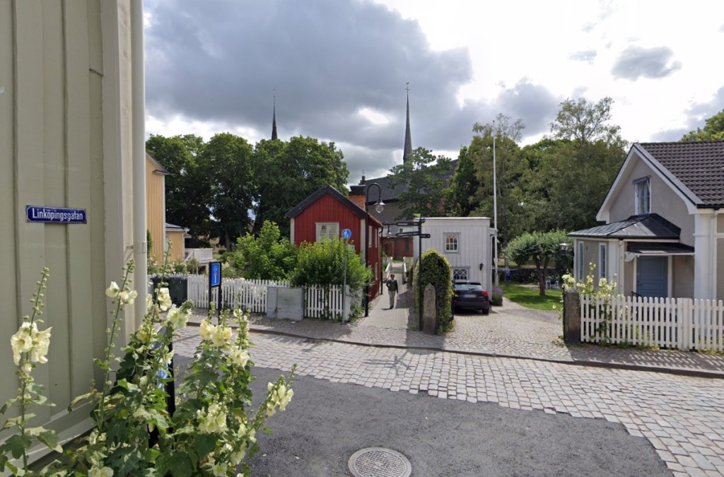 Söderköping - St Laurentii kyrka. Bild från Google Maps 2020.