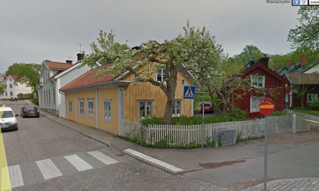 Nyköping - Östra kyrkogatan. Bild från eniro.