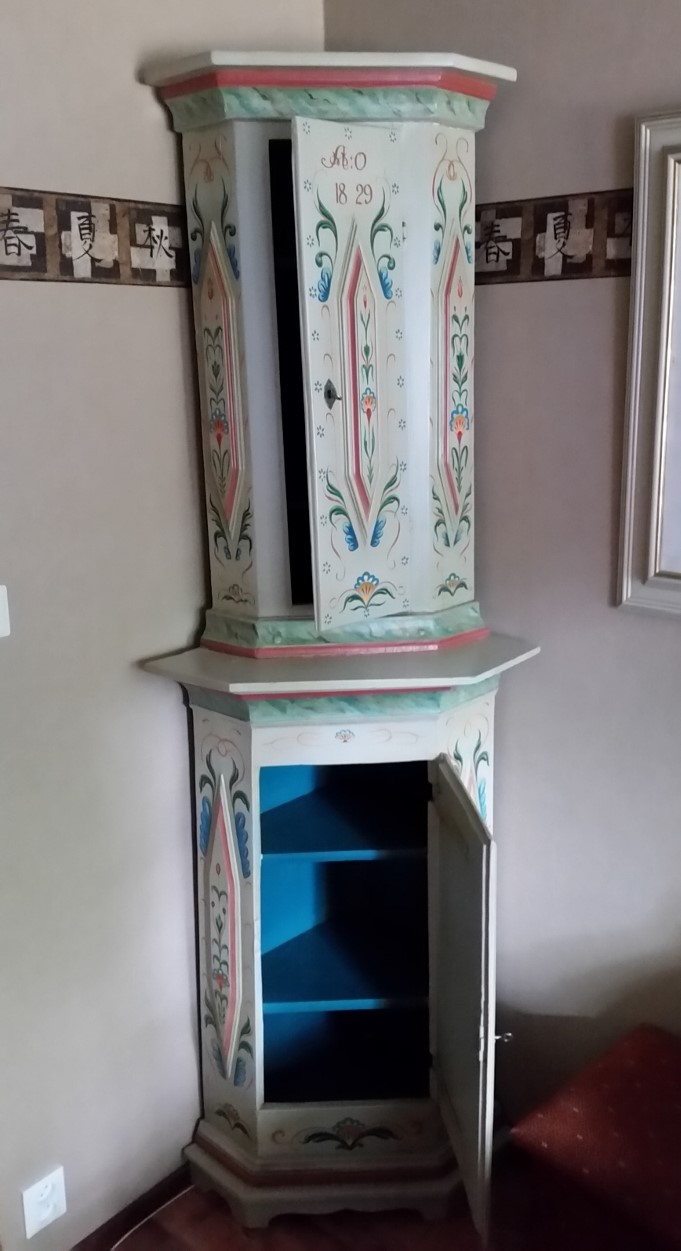 Dekormålning - Skåp från 1829