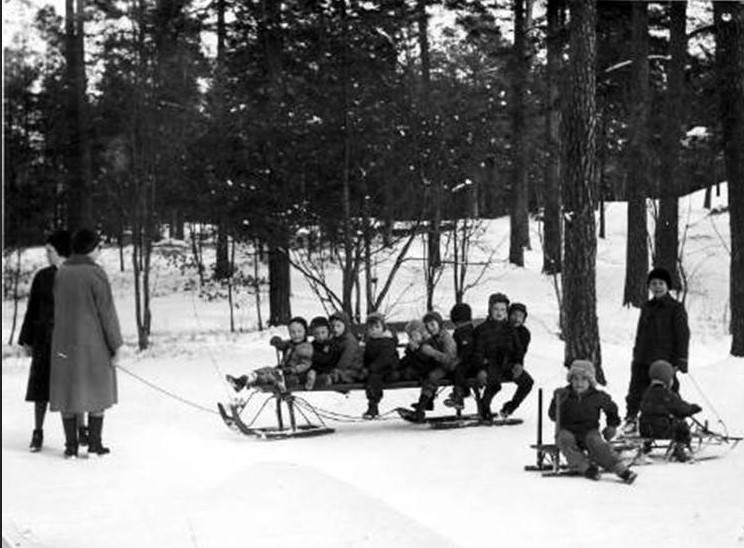 Norrköping - Vinterlek med hemmabygge