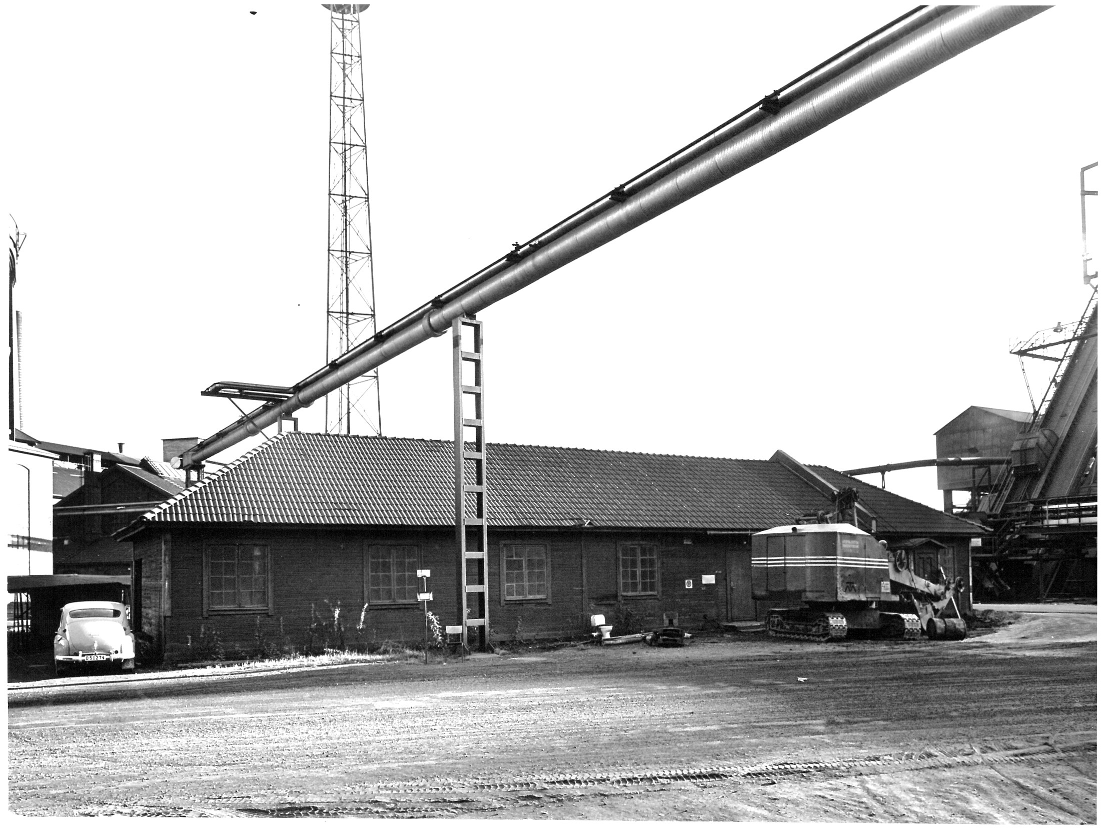 Oxelösunds Järnverk och Glasbruk - Äldsta byggnaden på OJ sedd från Kraftstationen