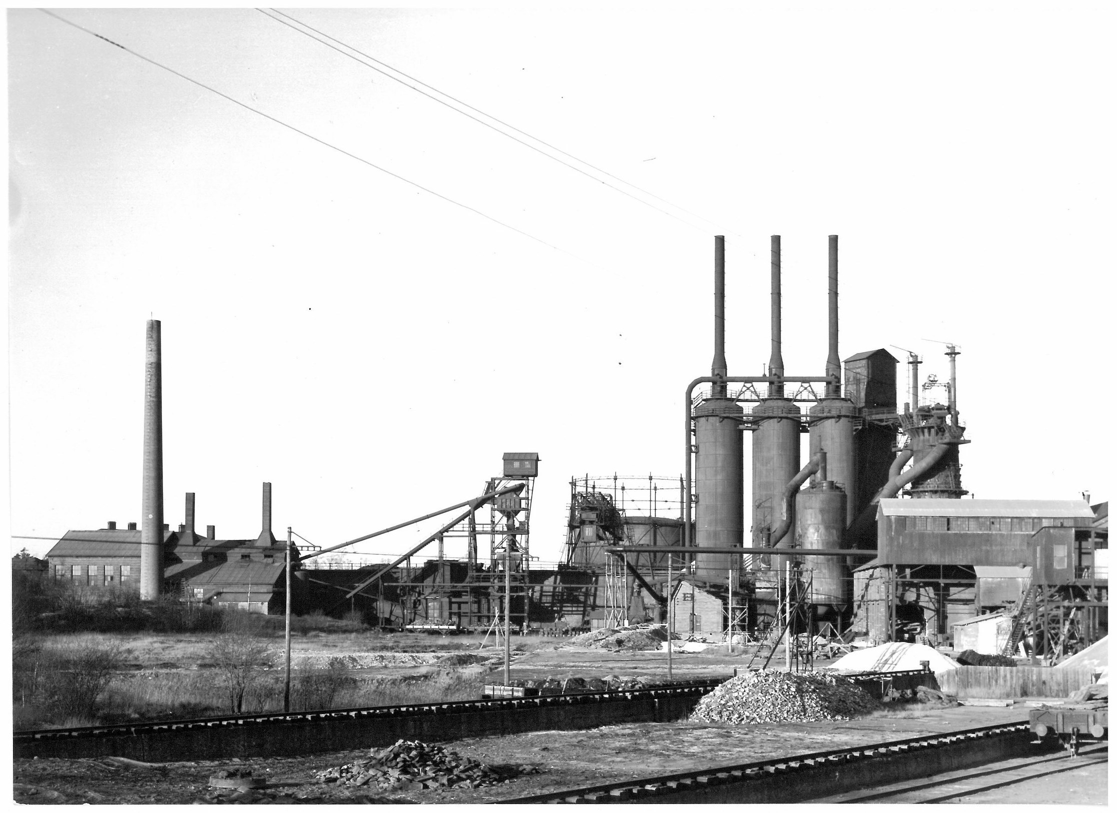 Oxelösunds Järnverk och Glasbruk - Första sinterverket och masugn 1 med gjutmaskin från tackjärnslagret