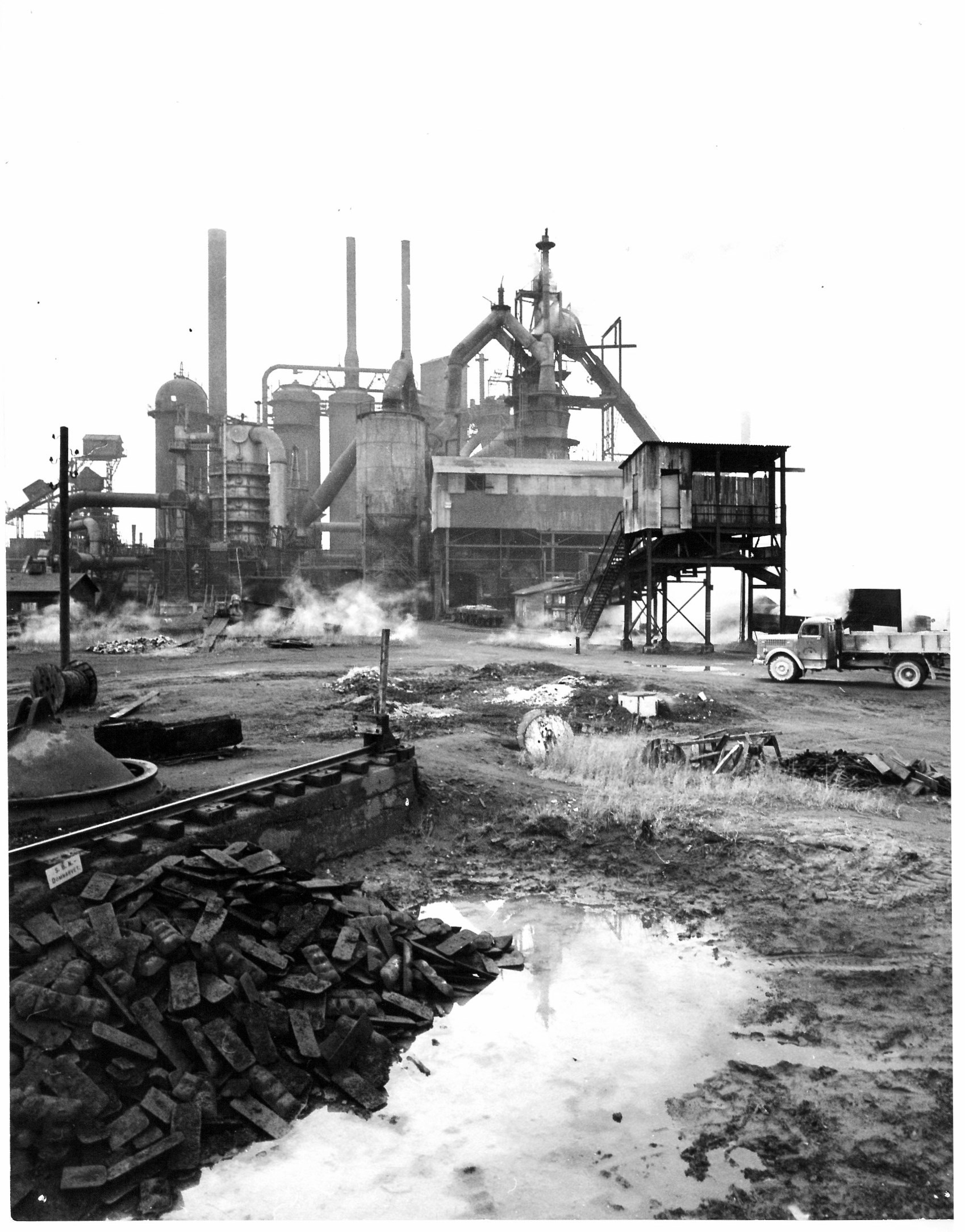 Oxelösunds Järnverk och Glasbruk - Masugn 2 med gjutmaskin från tackjärnsupplaget