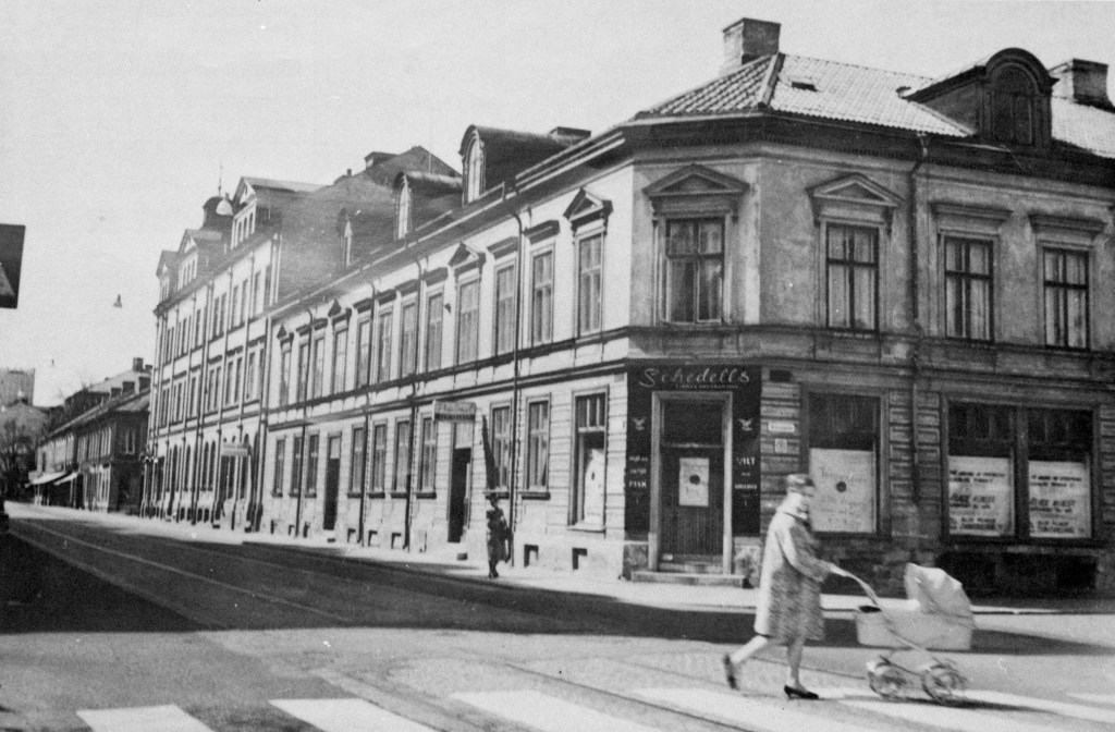 Collection: Leif Rogö. Digitalt museum. Jönköping - Korsningen Klostergatan / Brunnsgatan.
